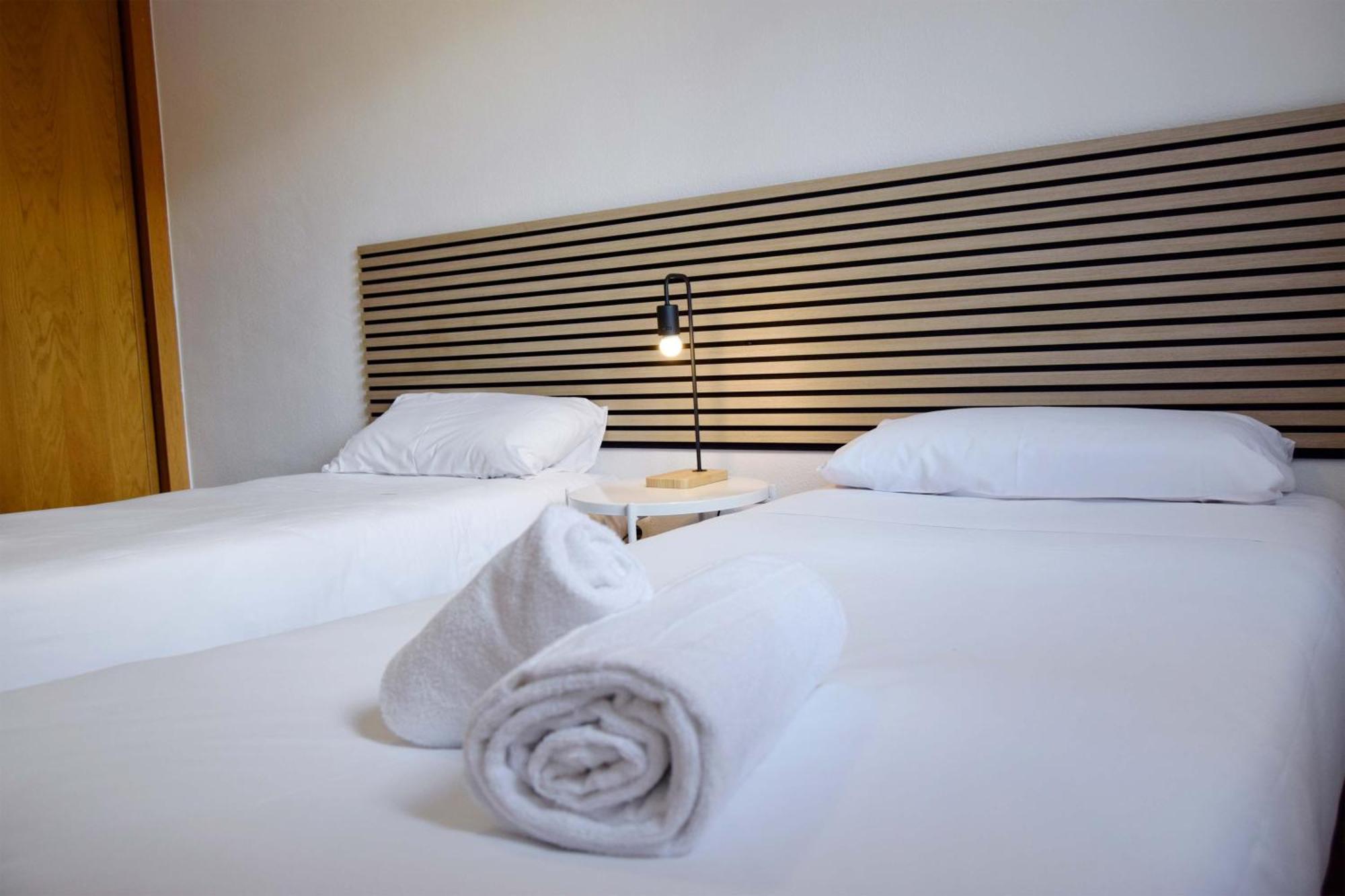 Apartamentos El Pilar Suites 3000 Zaragoza Luaran gambar