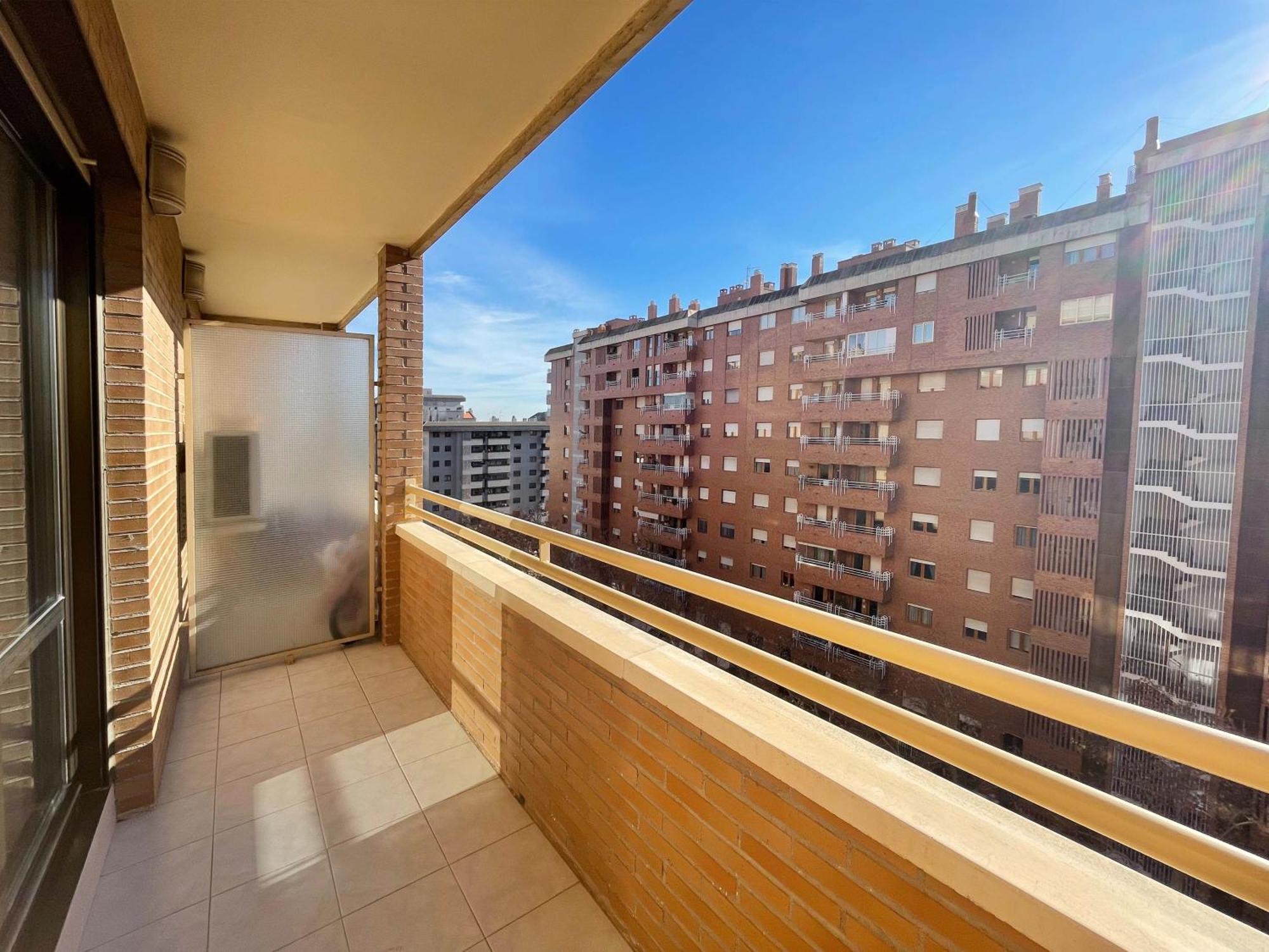 Apartamentos El Pilar Suites 3000 Zaragoza Luaran gambar