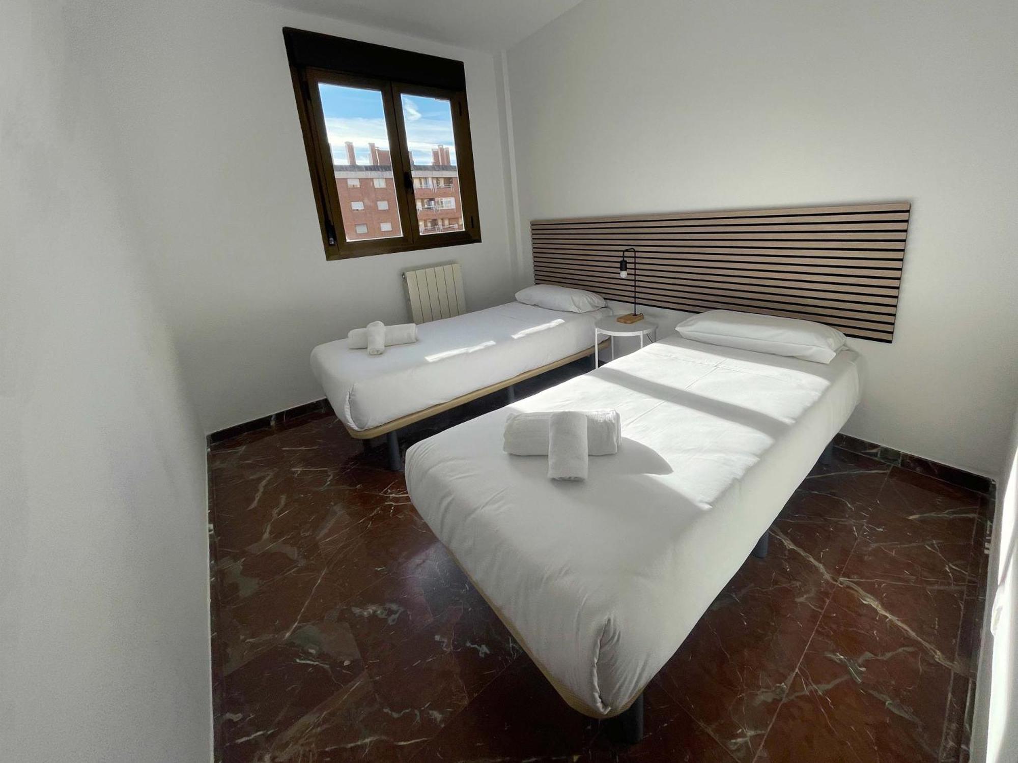 Apartamentos El Pilar Suites 3000 Zaragoza Luaran gambar