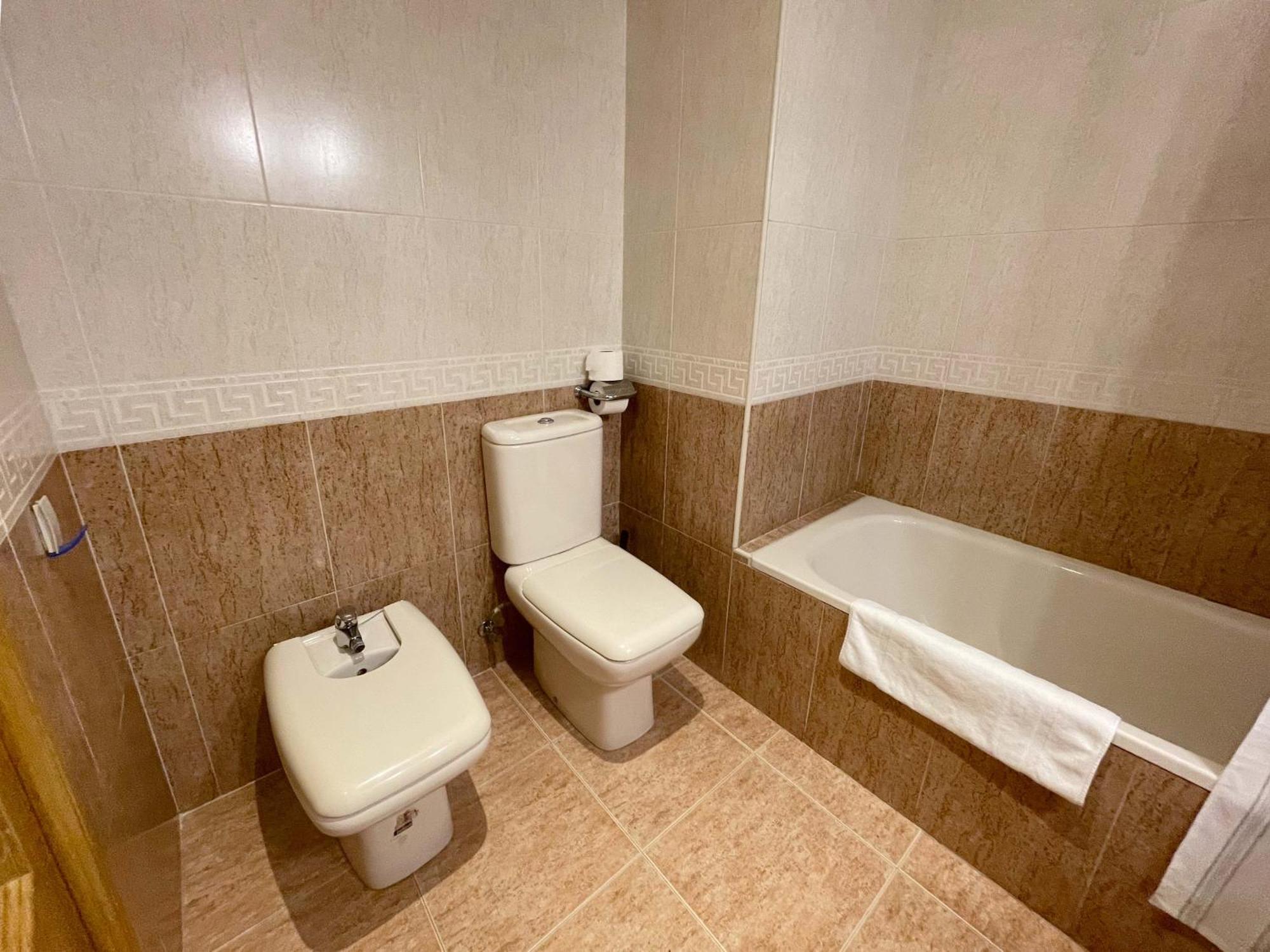 Apartamentos El Pilar Suites 3000 Zaragoza Luaran gambar