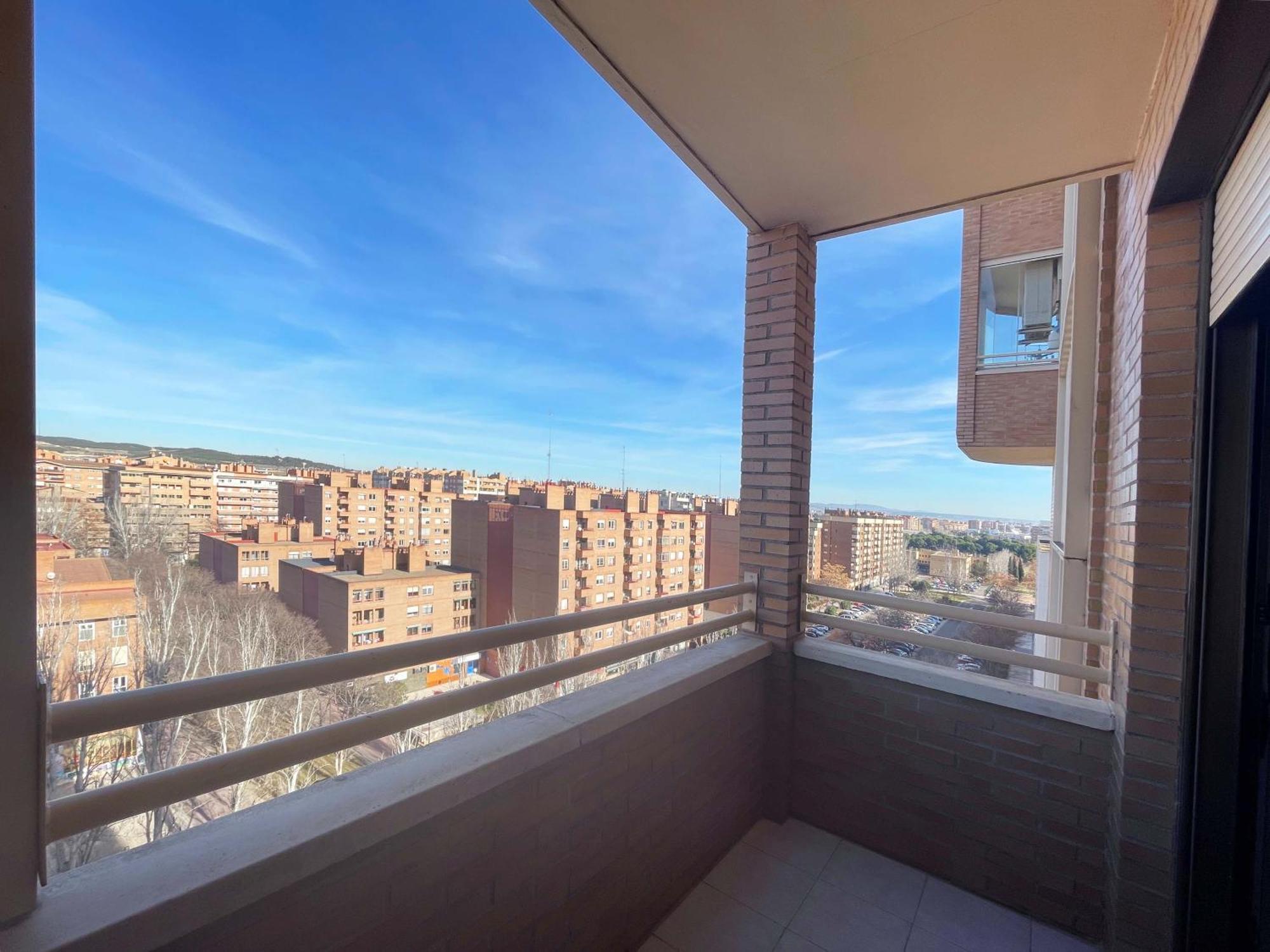 Apartamentos El Pilar Suites 3000 Zaragoza Luaran gambar