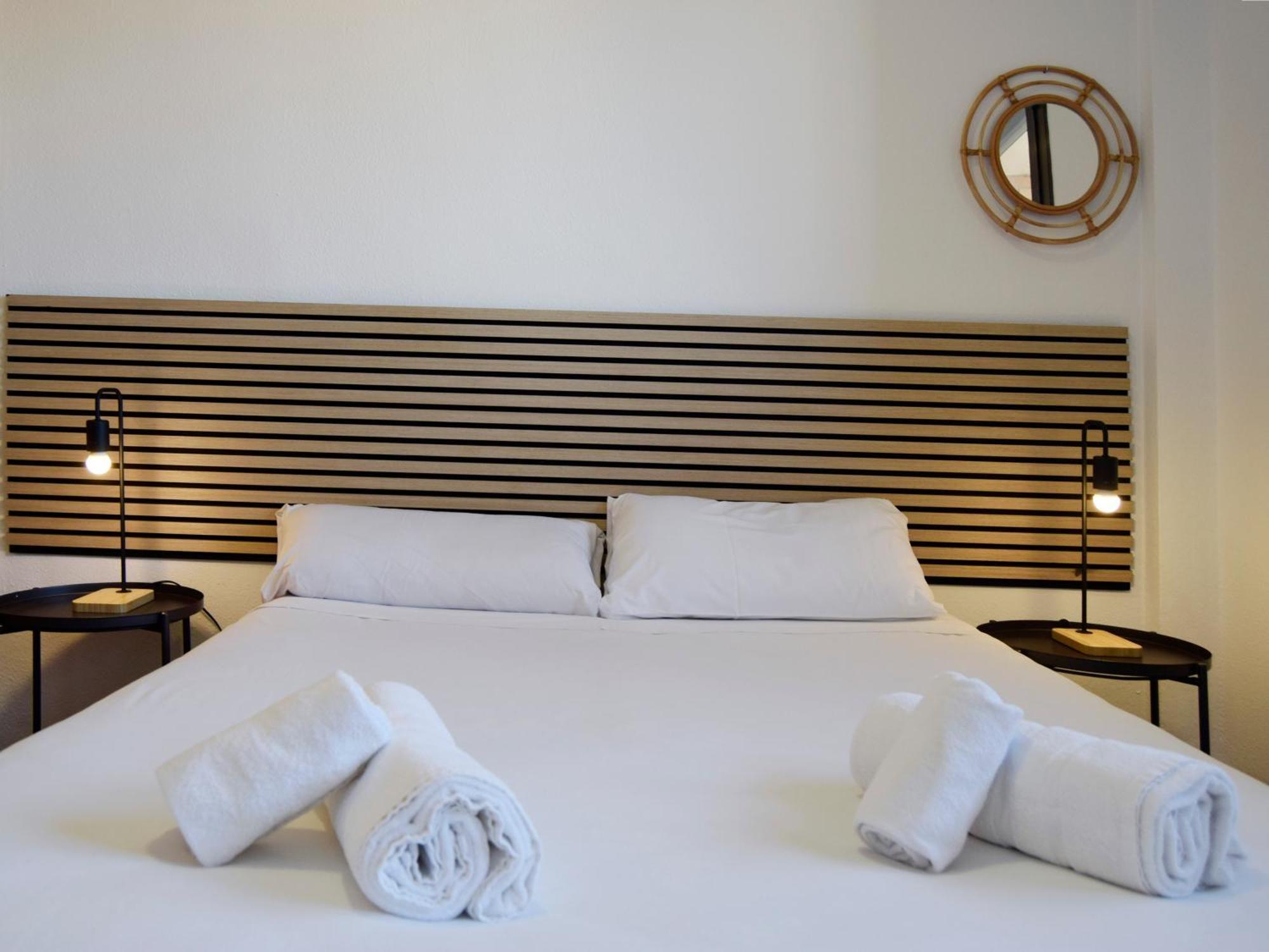 Apartamentos El Pilar Suites 3000 Zaragoza Luaran gambar