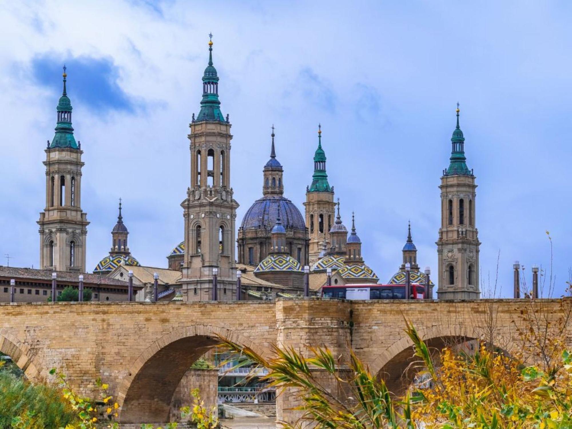 Apartamentos El Pilar Suites 3000 Zaragoza Luaran gambar